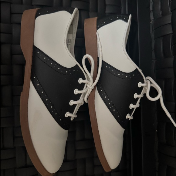 Classic Black and White Women's Oxfords Saddle shoes 6 - Picture 8 of 13